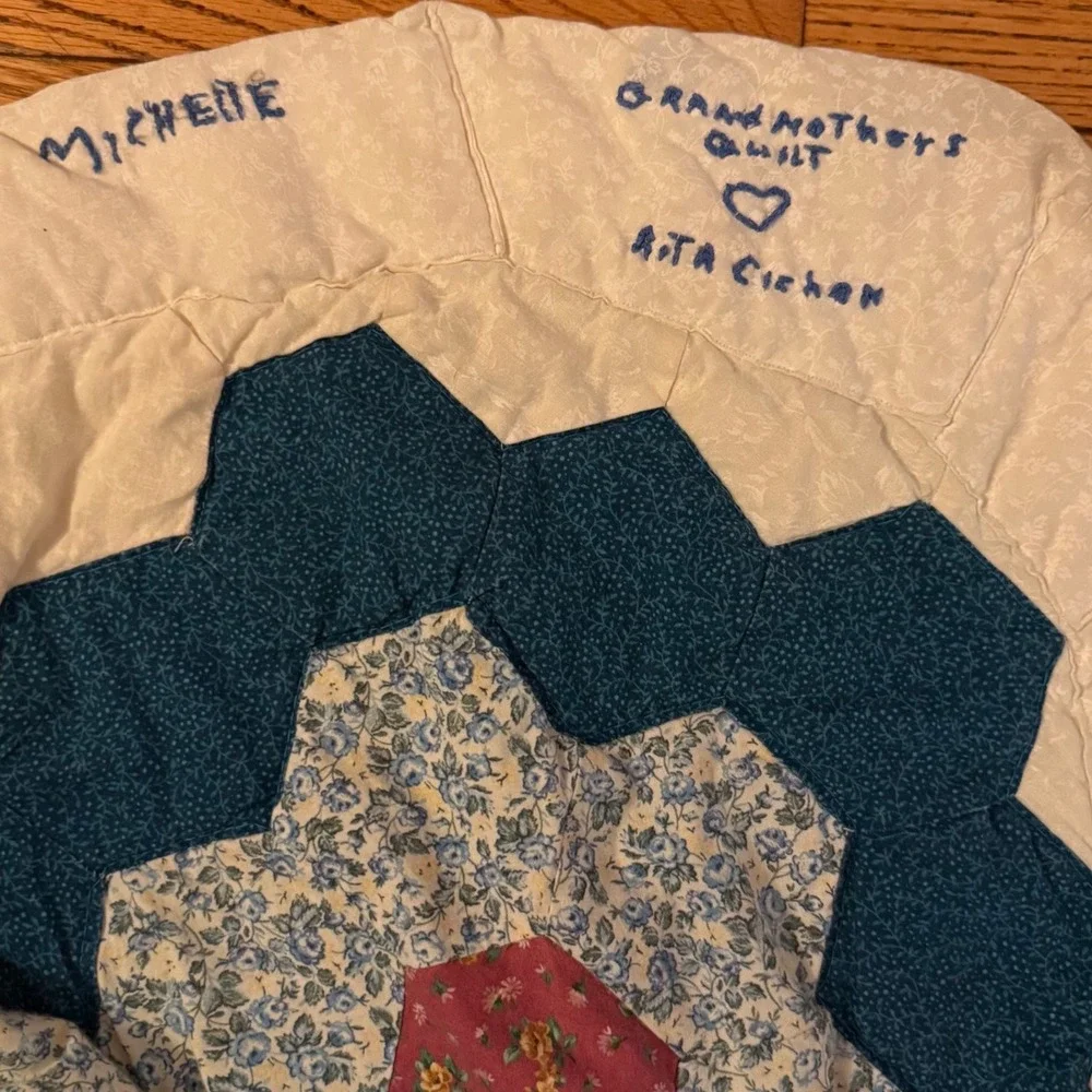 1.a.0.0.0.1.a Vtg Grandmothers Flower Garden Quilt 81x98 Hand Pieced Quilted